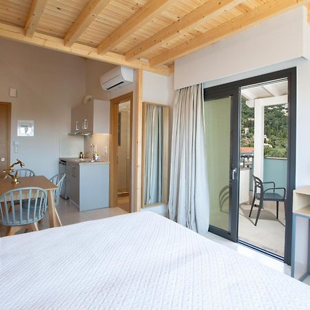 Zisis Suites Нідрі Екстер'єр фото